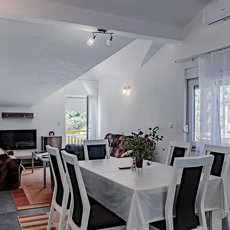 Kesten Apartament Janjina